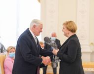 Prezidentui Valdui Adamkui įteiktas garbingas Lenkijos apdovanojimas